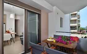 New Apartment Near The Beach.